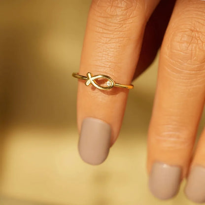 Inlaid Zircon Fish Ring