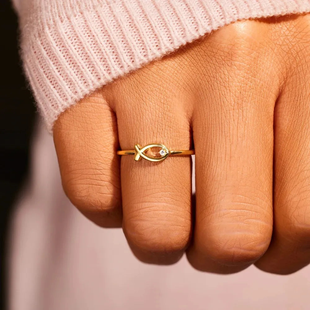 Inlaid Zircon Fish Ring