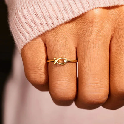 Inlaid Zircon Fish Ring
