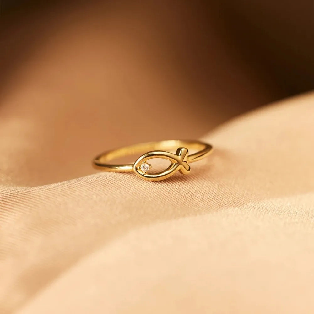 Inlaid Zircon Fish Ring