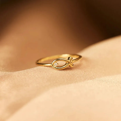 Inlaid Zircon Fish Ring