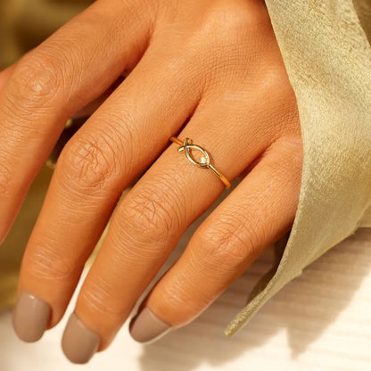 Inlaid Zircon Fish Ring